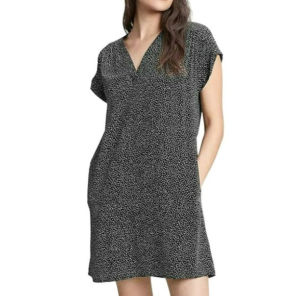 GAP Dresses & Skirts - GAP Women's Dotted Short Sleeve V-neck Shift Dress Size Small Black